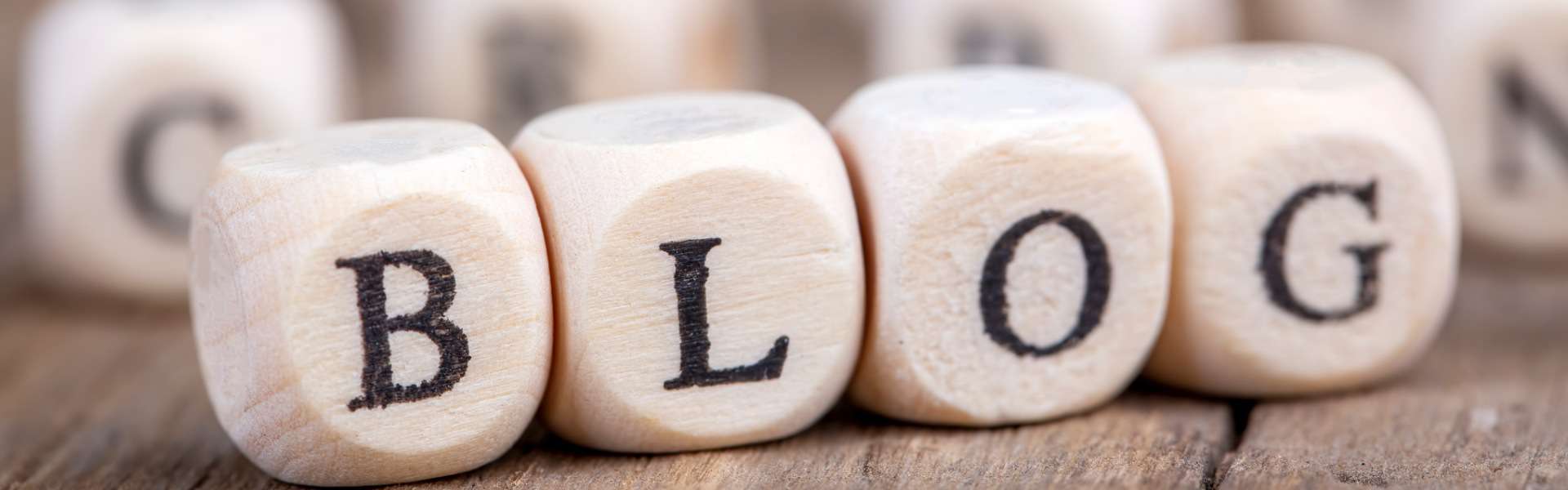 Blog_Header Das Wort Blog auf Würfel geschrieben