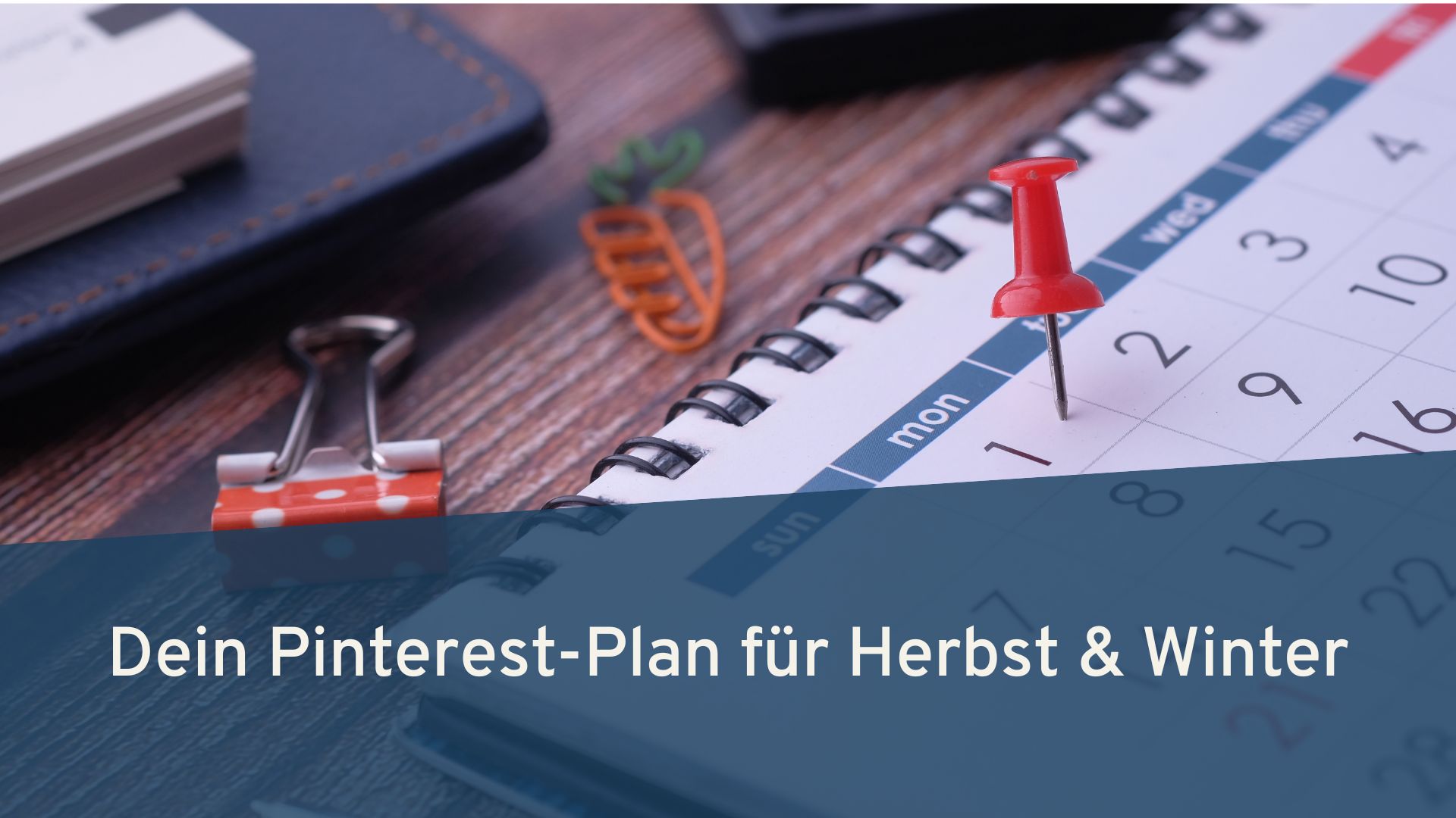 Kalender mit Stecknadel – Symbol für Pinterest Jahresplanung und Content-Planung für Herbst und Winter.